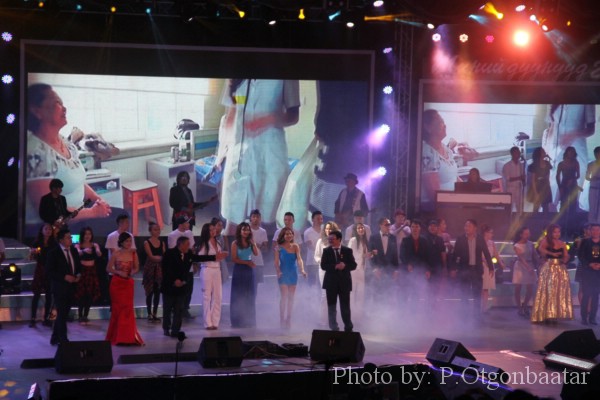 Л.Балхжавын “Миний дуунууд” тоглолт 16 дахь жилийн нээлтээ хийлээ